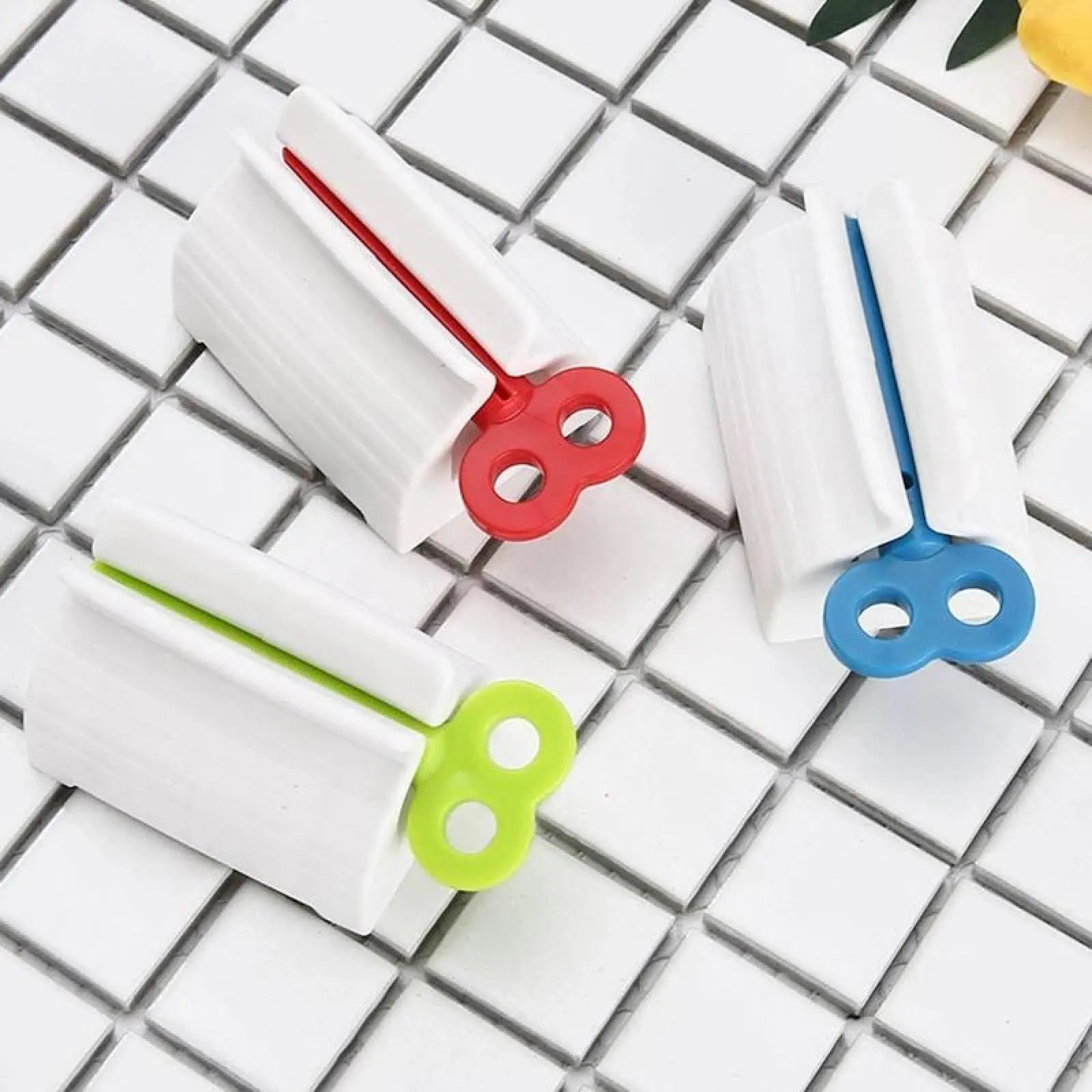 Rolling Toothpaste Squeezer and Dispenser Stand - Manual Toothpaste Wringer Tool for Bathroom Use, Ideal Gift in Plastic and Aluminum