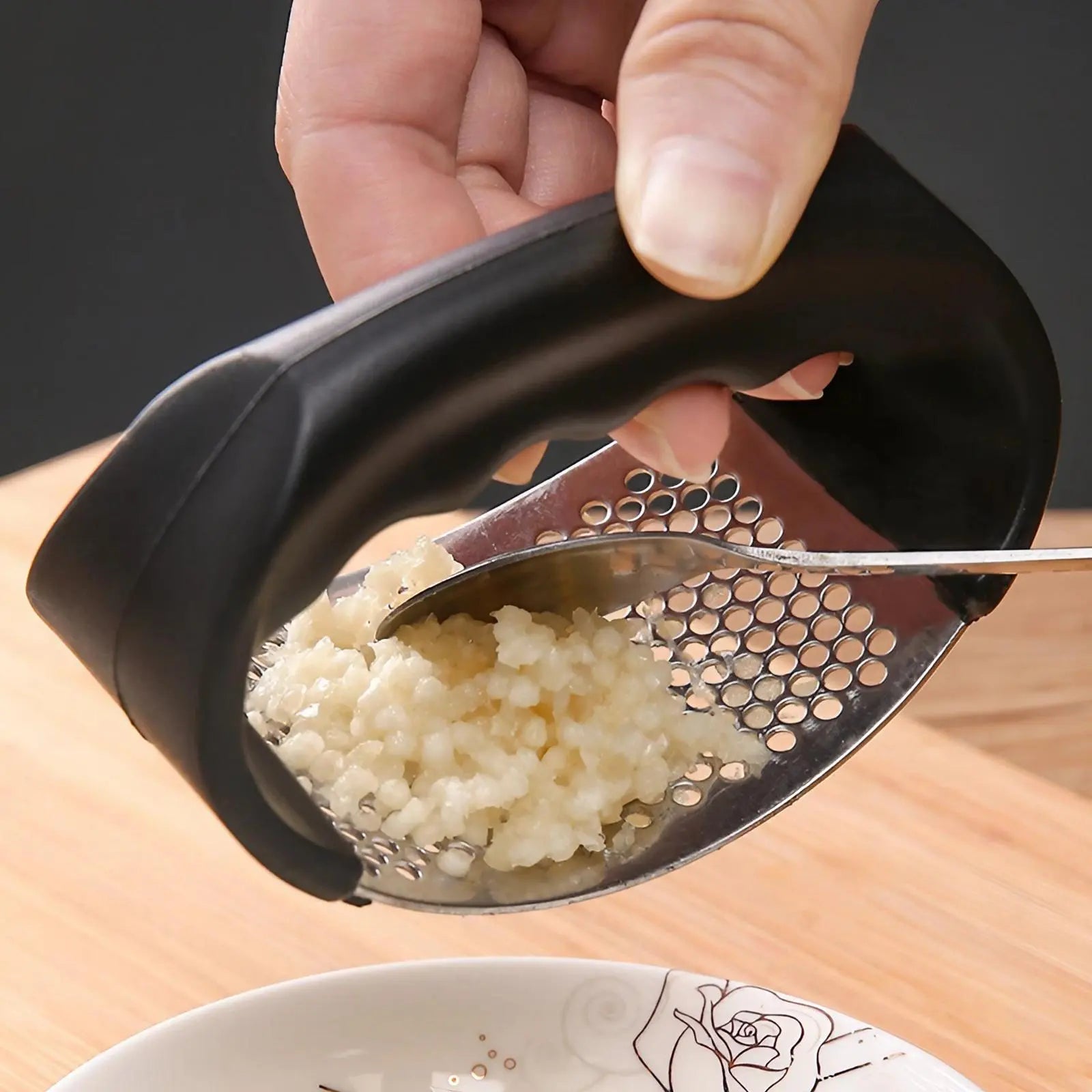 Stainless Steel Garlic Press, Manual Garlic Press Tool, Washable Garlic Crusher, Kitchen Garlic Chopper, Garlic Masher, Kitchen Gadgets