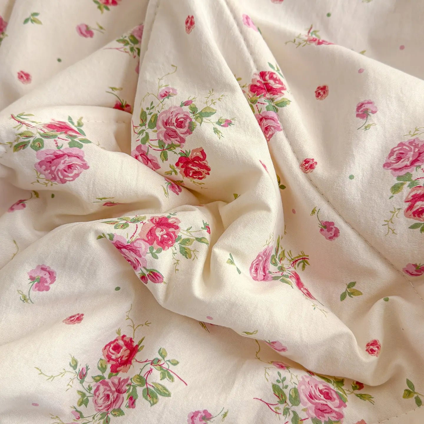Pink Floral Summer Light Quilt: a Soft, Skin-Friendly, Lightweight Air-Conditioning Quilt and Summer Cooling Blanket, Perfect for Use in Summer Bedrooms (Including Beds), Offices, Living Rooms, and Home Relaxation, Breathable Summer Quilt