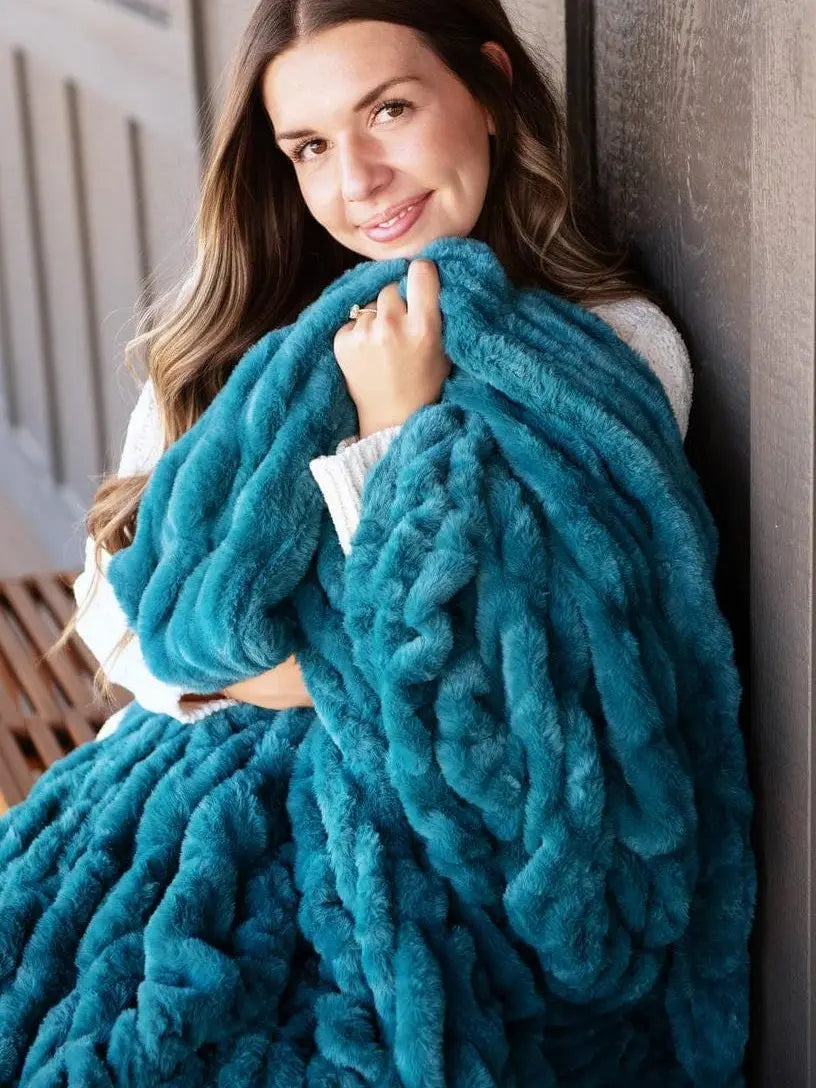 Hugs Deep Lake Blanket -Soft Turquoise Blanket with Stretchy Design, Ideal for Cuddling and Comfort